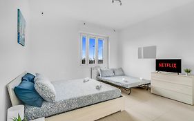 Rog27-Large Apartment With Transport Close To Home-